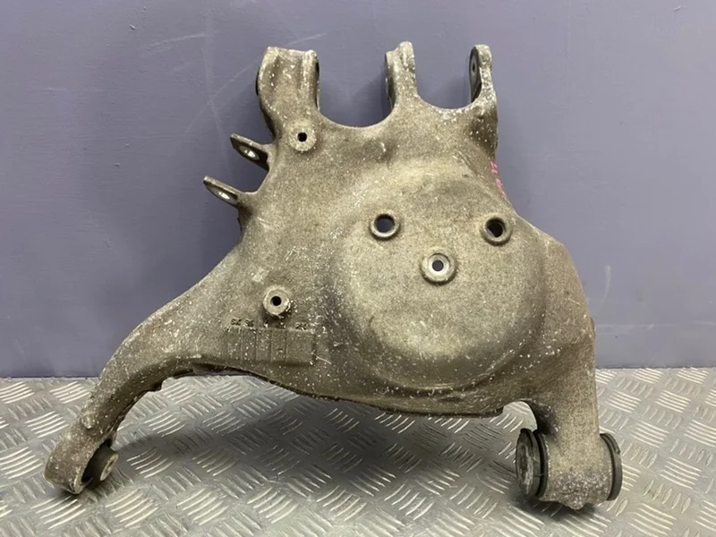 Рычаг задний Audi A6 2010 4F0505312L C6 CCE, правый