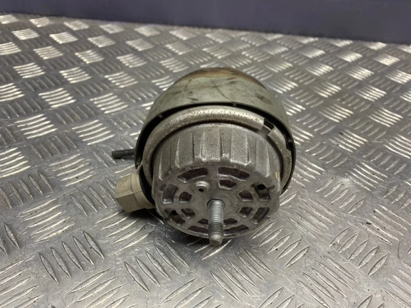 Подушка двигателя Audi A6 2010 4F0199379BH C6 CCE, левая