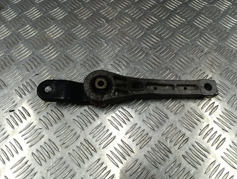 Кронштейн Акпп volkswagen Passat 2010 3C0199855J B6 CDA