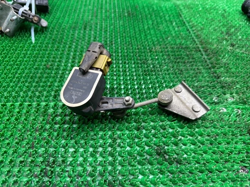 Датчик высоты кузова Mercedes A0045429918, задний