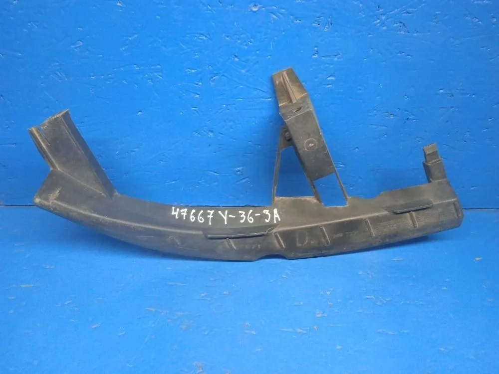 Кронштейн (крепление) фары правый Renault Scenic II (2003—2006) JM JM0C JM0F JM16 JM02 8200183758 Право Перед