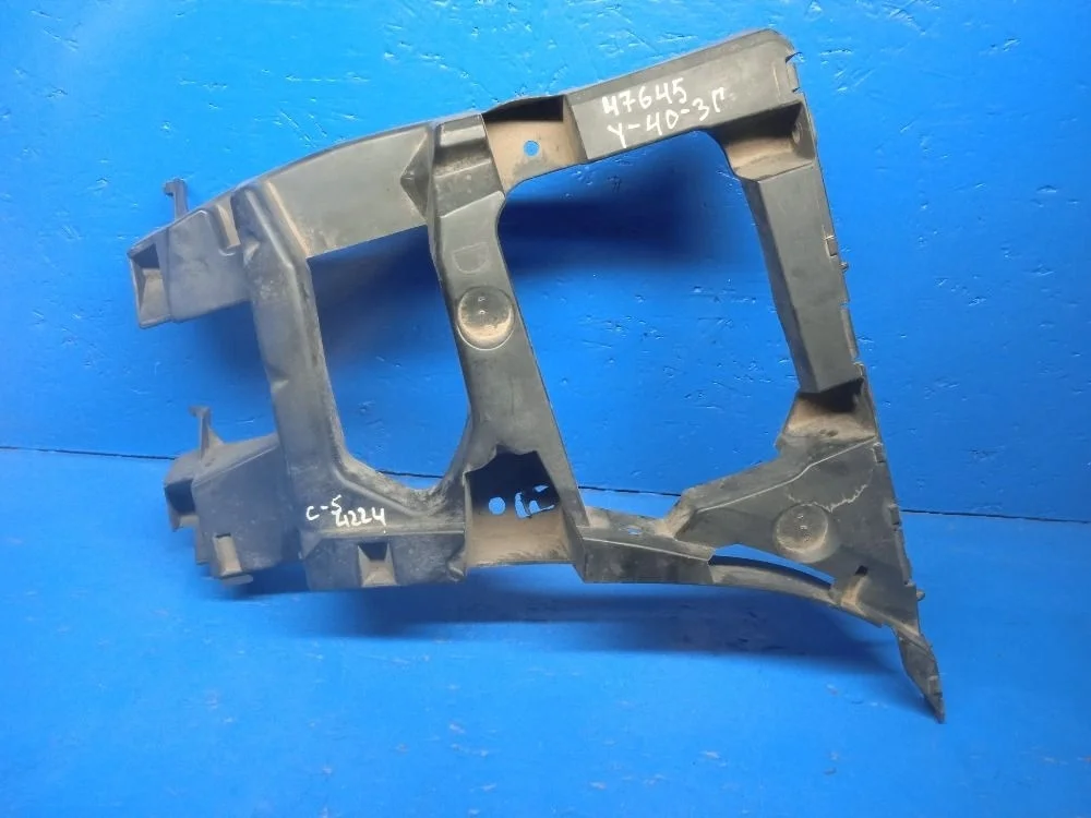 Кронштейн крепления заднего бампера правый Citroen C5 I (2001—2004)  7416H2, 7416.H2, 9681049880 Право Зад