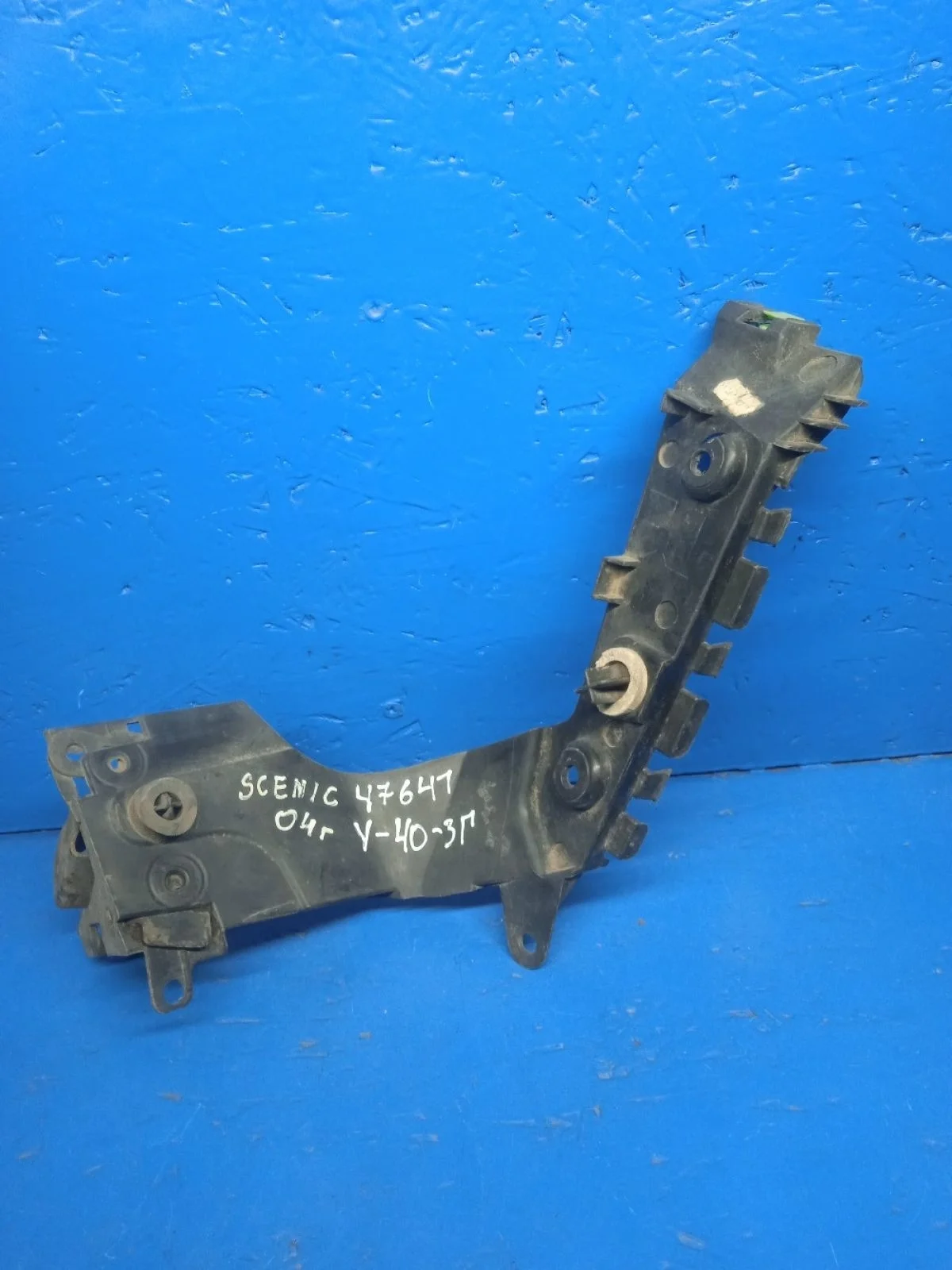 Кронштейн крепления заднего бампера правый Renault Scenic II рестайлинг (2006—2009)  8200156750 Право Зад K4M 813, K9K 732, K9KP732, K9KD