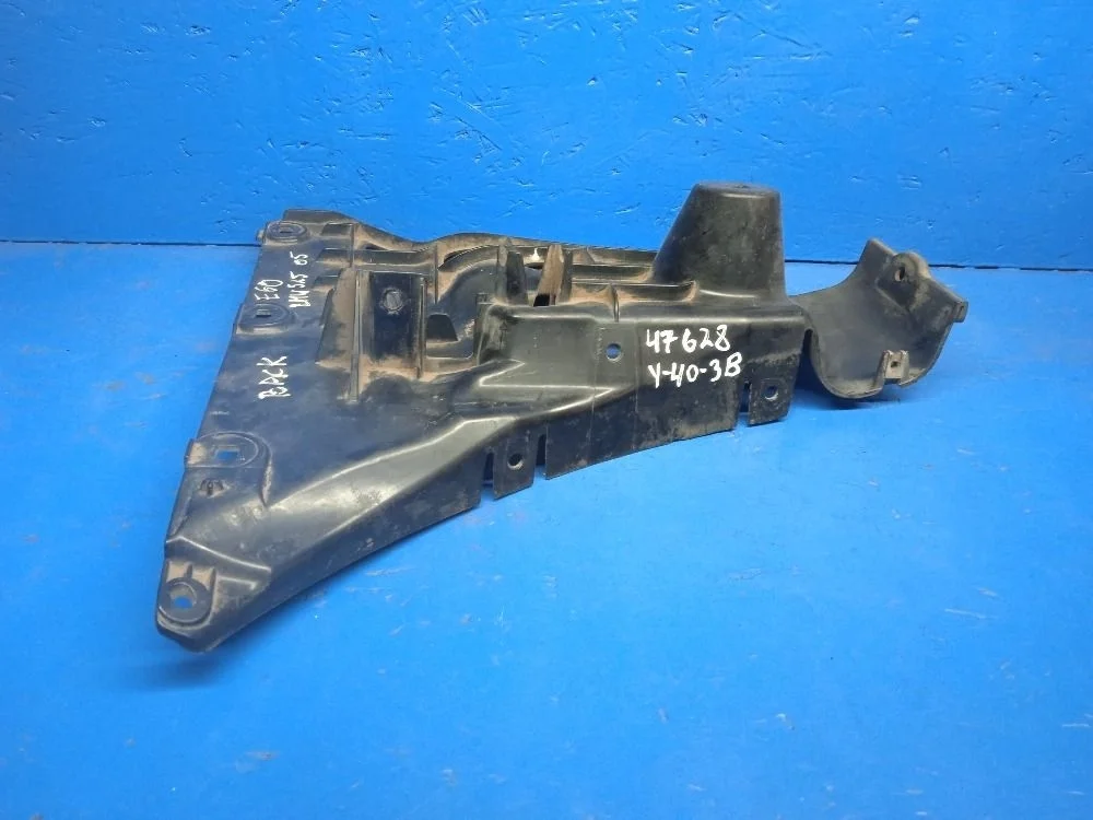 Кронштейн крепления заднего бампера правый BMW 5 серия E60/E61 (2002—2007) E60 51127033716 Право Зад N52, N52B25, N62B44A