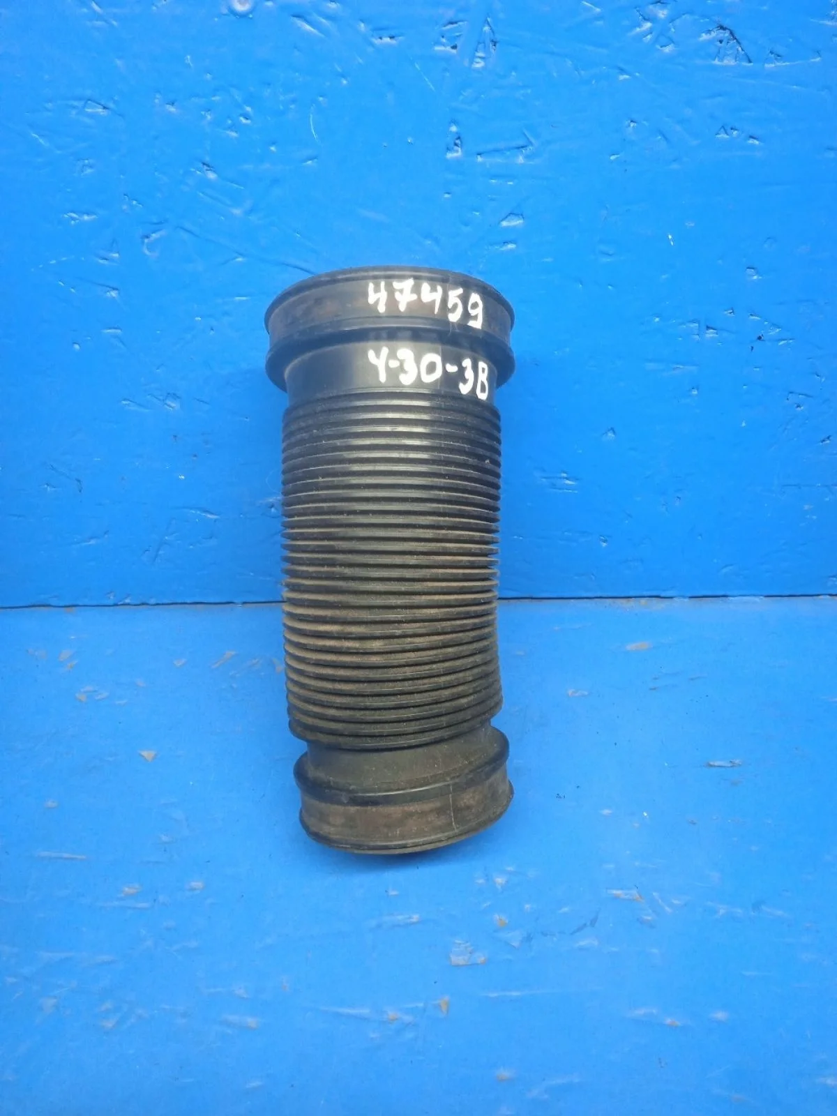 Патрубок воздушный (воздуховод) Audi A6 C5 (1997—2001)  8D0129627