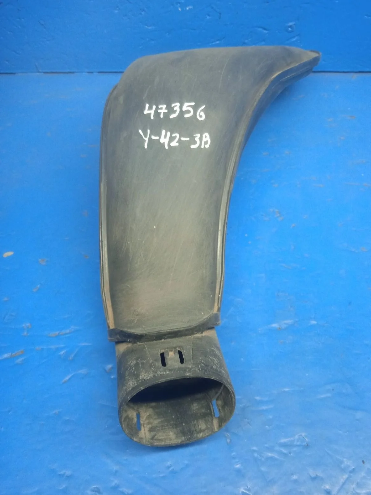 Воздухозаборник Mitsubishi Carisma I (1995—1999)  MR373897