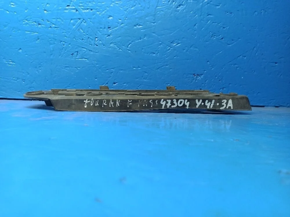 Кронштейн переднего бампера левый Volkswagen Touran I (2003—2006)