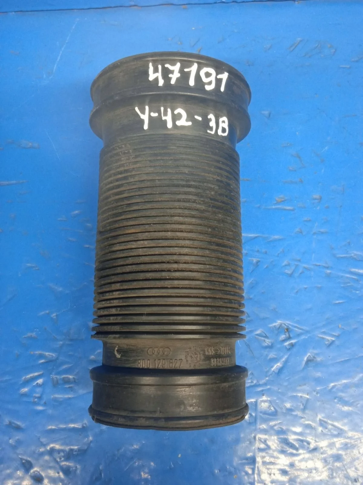 Патрубок воздушный (воздуховод) Audi A6 C5 (1997—2001)  8D0129627