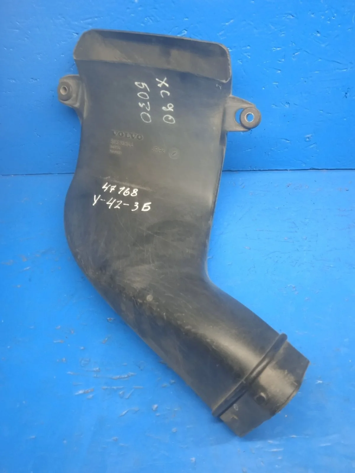 Патрубок воздушный (воздуховод) Volvo XC90 I рестайлинг (2006—2014)  30636844