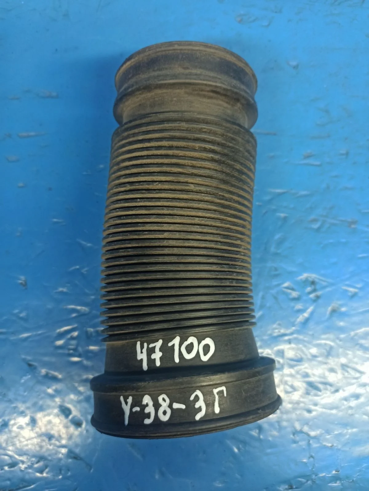 Патрубок воздушный (воздуховод) Audi A6 C5 (1997—2001)  8D0129627