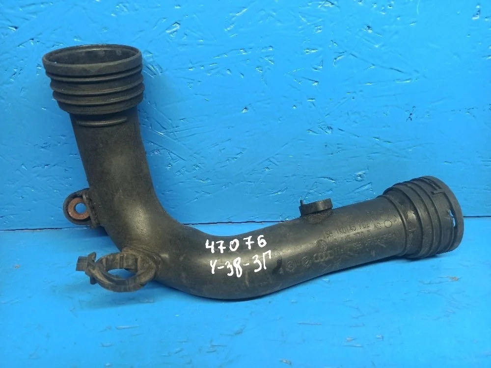 Патрубок воздушный (воздуховод) Volkswagen Passat B6 (2005—2010)  1K0145770D
