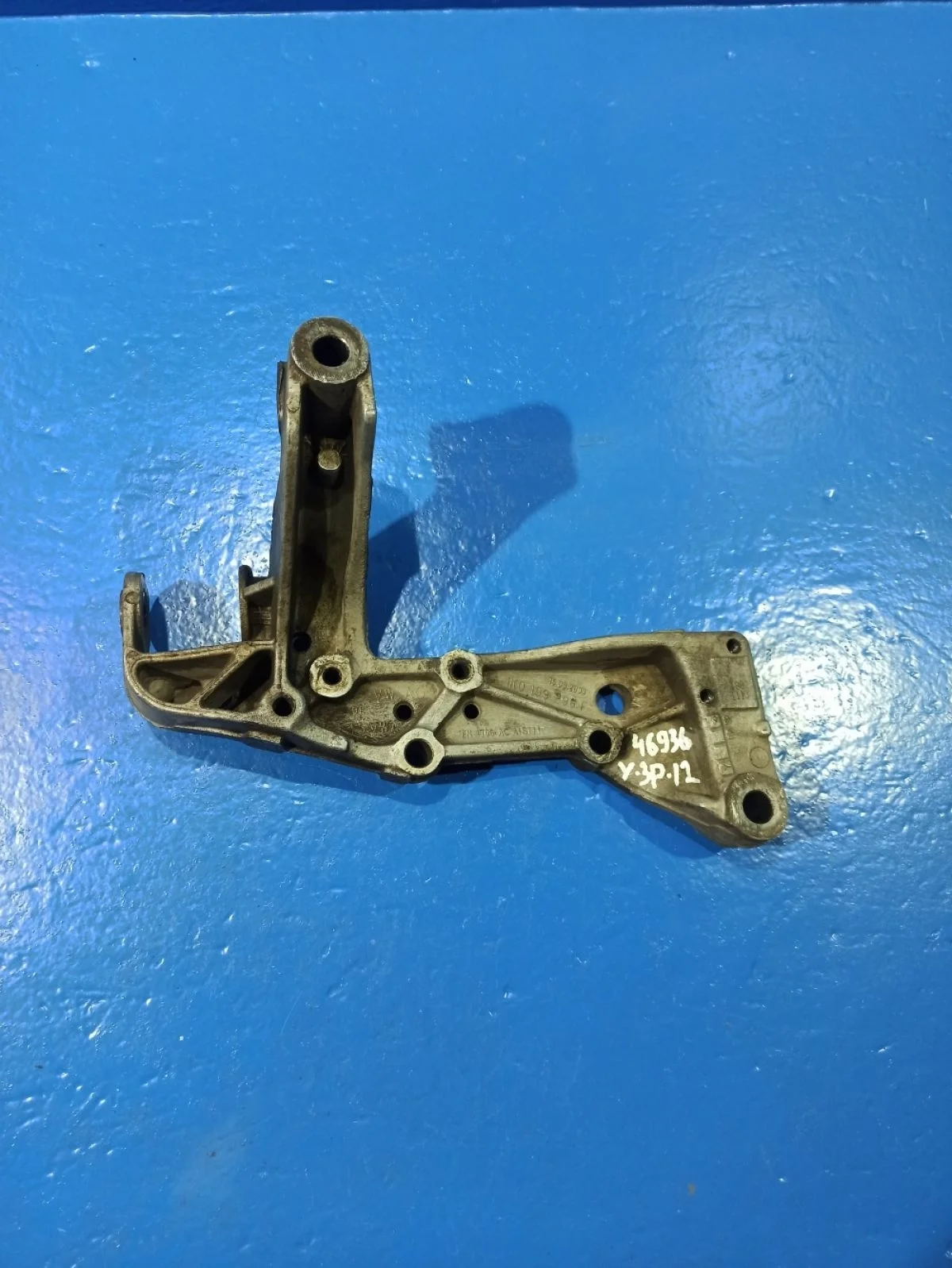 Кронштейн рычага подвески правый Skoda Octavia II рестайлинг (2008—2013) TMBCK41Z0BB154114 1K0199296F Право Перед CDAA