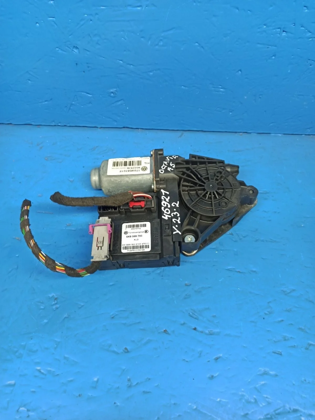 Стеклоподъёмник электр. передний левый Volkswagen Tiguan I (2007—2011) TMBCK41Z0BB154114 5k0959793 Лево Перед CDAA