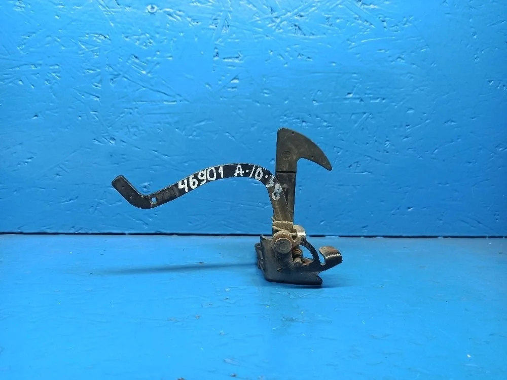 Ручка открывания капота Skoda Octavia II рестайлинг (2008—2013) TMBCK41Z0BB154114 1z0823480  Перед CDAA