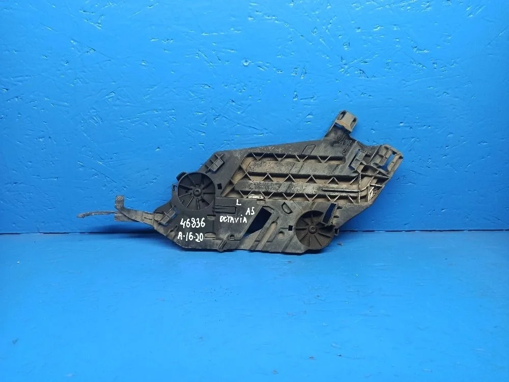 Кронштейн (крепление) фары левый Skoda Octavia II рестайлинг (2008—2013) 1Z3 1Z0941613 Лево Перед BSE