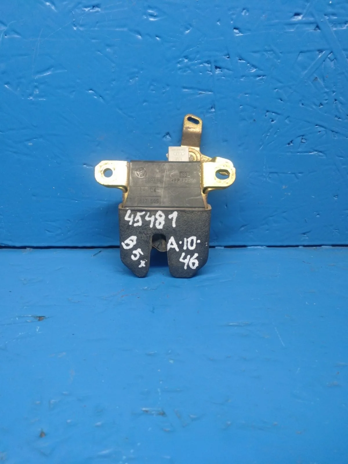 Замок багажника Volkswagen Passat B5 рестайлинг (2000—2005)  3b5827504, 3b5827505  Зад AWM