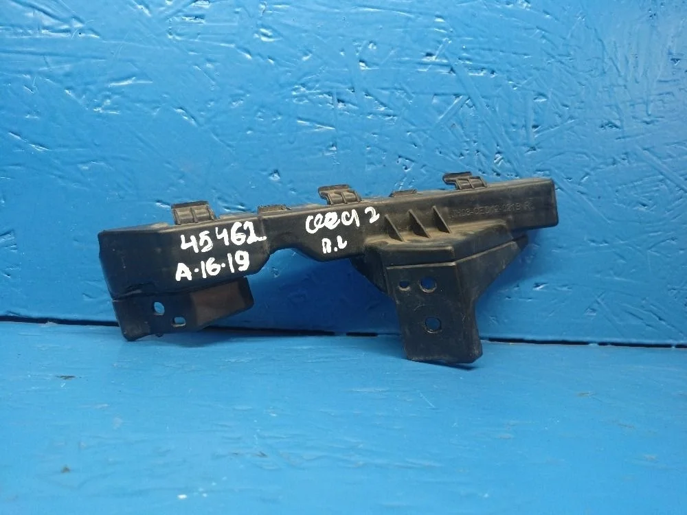 Кронштейн переднего бампера левый Kia Ceed JD (2012—2015)