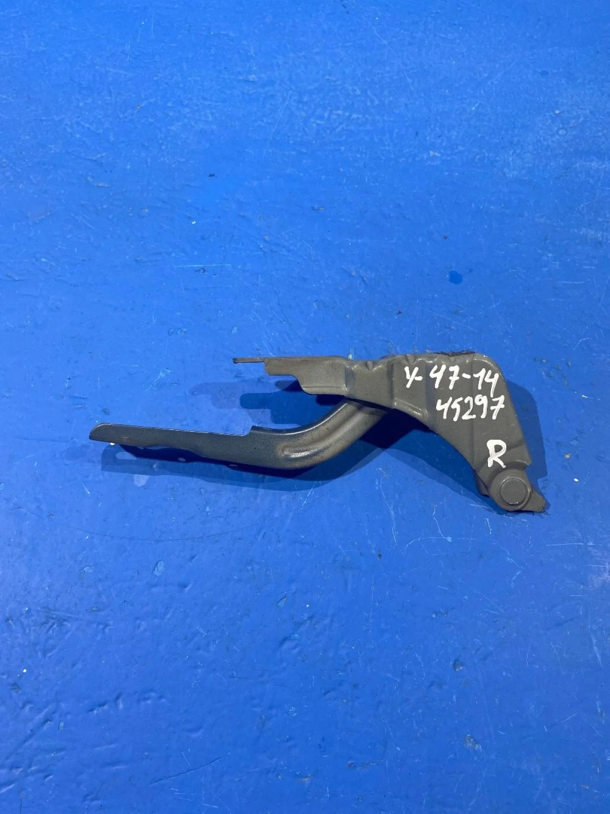 Петля капота правая Kia Ceed JD (2012—2015)