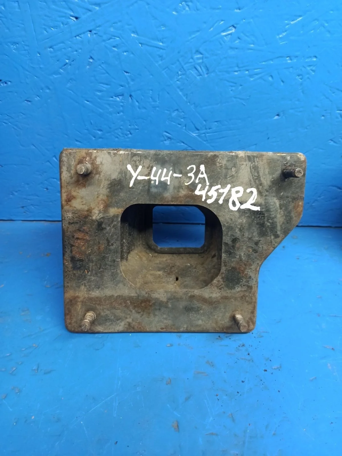 Кронштейн усилителя заднего бампера правый Kia Ceed JD (2012—2015)