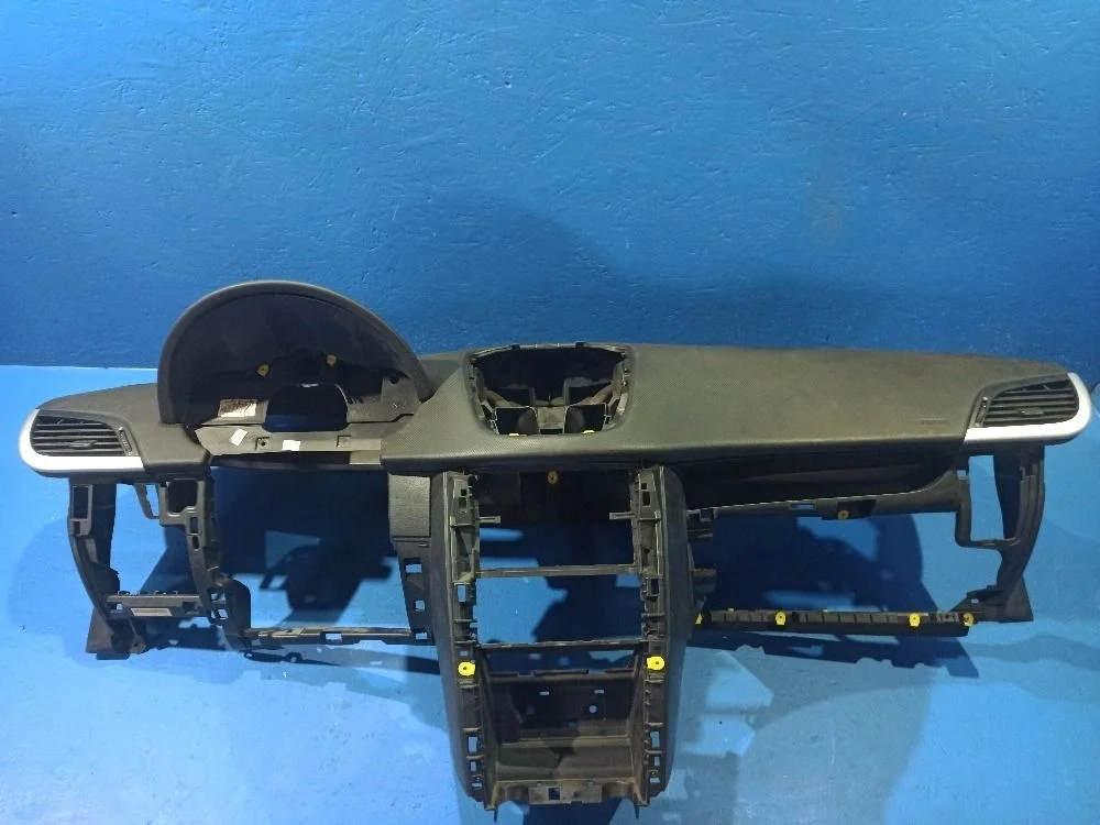 Панель передняя салона (торпедо) Peugeot 207 I (2006—2009) VF3WCKFUC34552046 8211XS  Перед KFU10FE04PSA  0512408