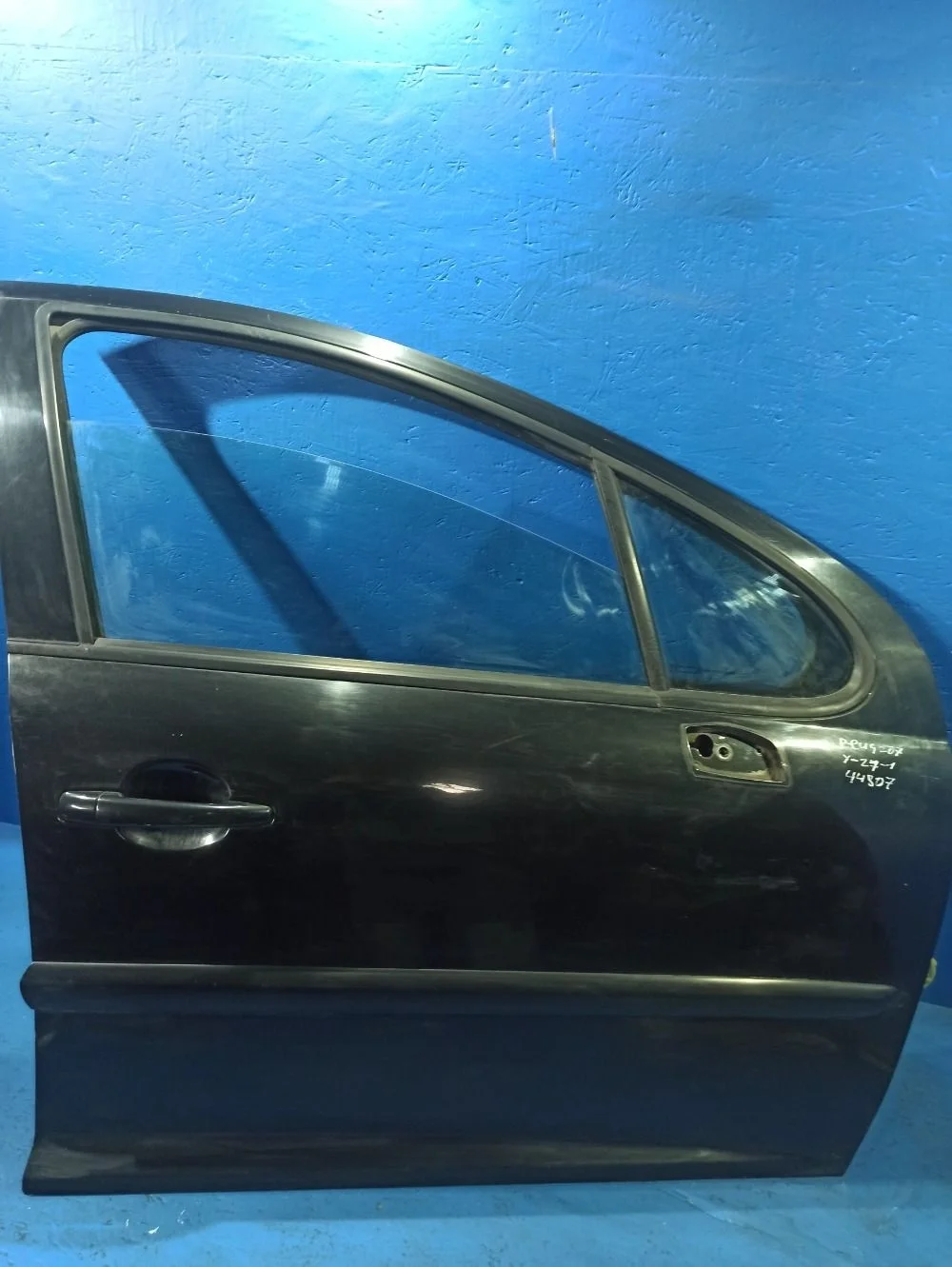 Дверь передняя правая Peugeot 207 I (2006—2009)