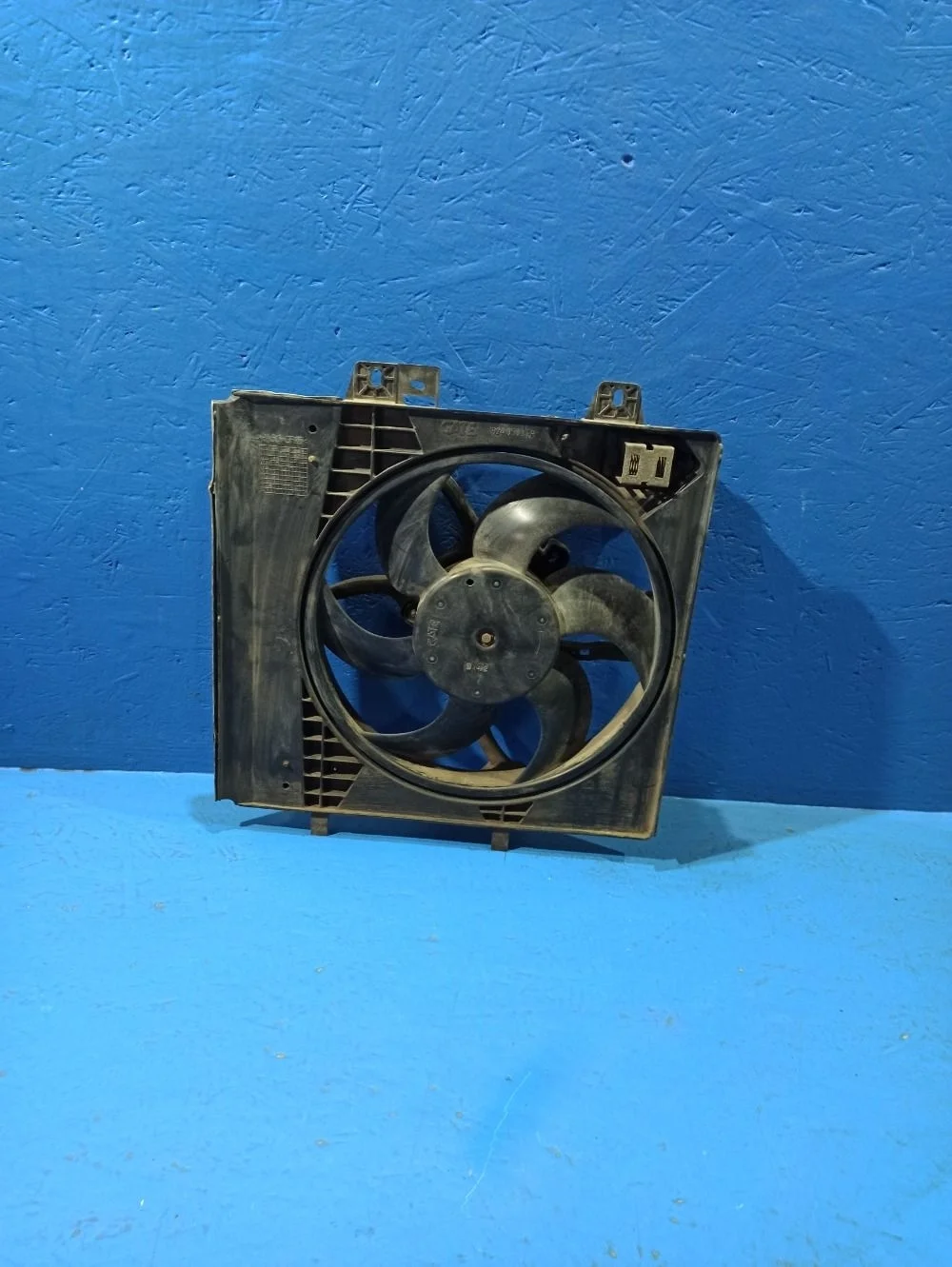 Вентилятор радиатора в сборе Peugeot 207 I (2006—2009) VF3WCKFUC34552046 8240503fr, 1253H0 , 1253P9, 1253Q0   EP6C, EP3, PSA3H02