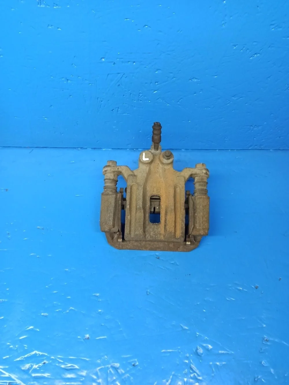 Суппорт тормозной задний левый Nissan Pathfinder III (2004—2010)