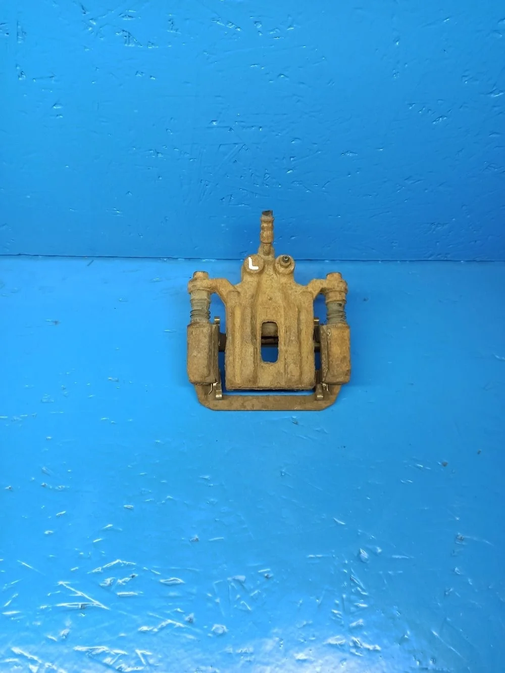 Суппорт тормозной задний левый Nissan Pathfinder III (2004—2010)