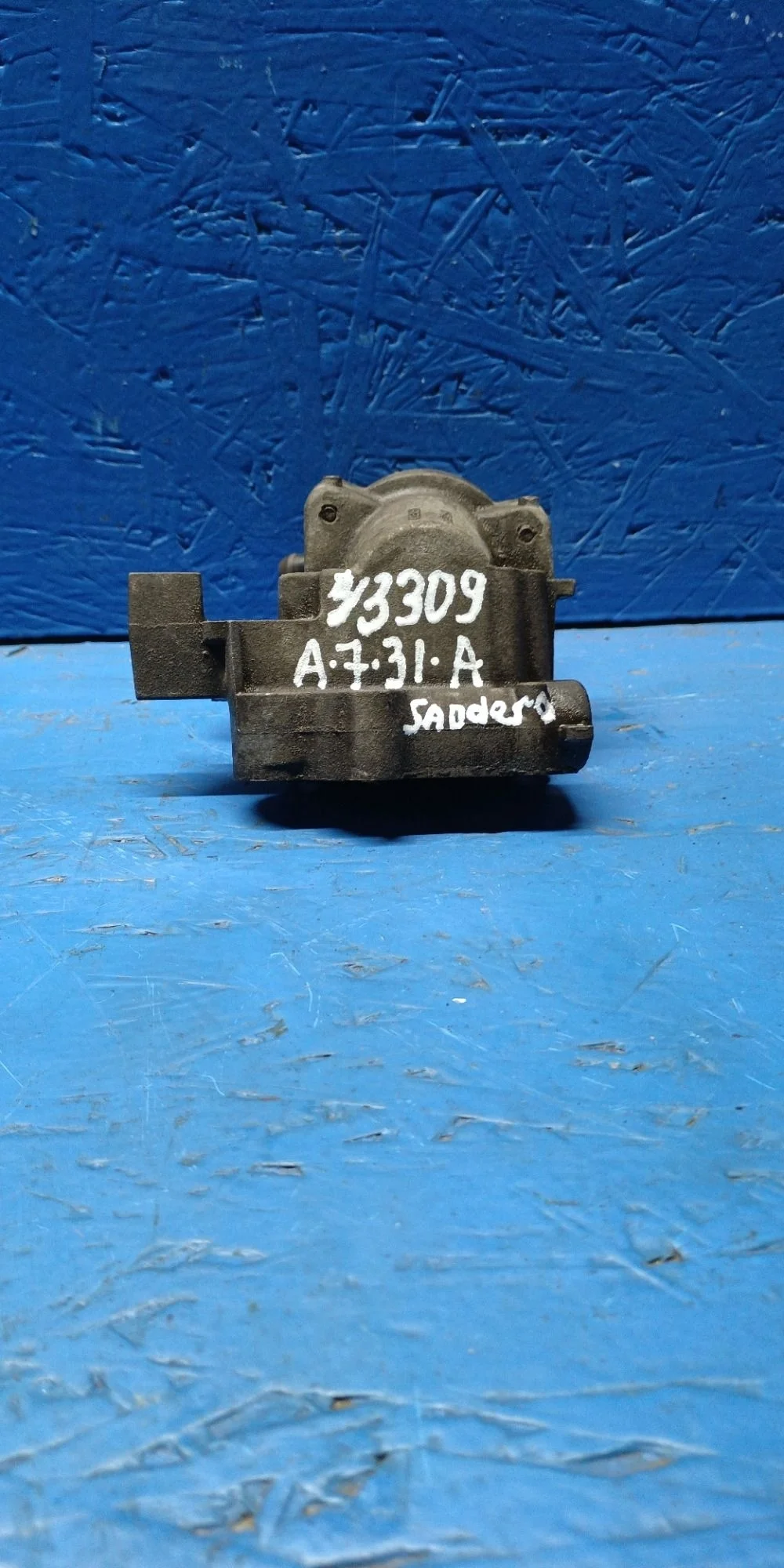 Корпус термостата Renault Sandero I (2009—2014) VF10SRAV460504674 8200493154, 8200561420   K7M812 UE36967