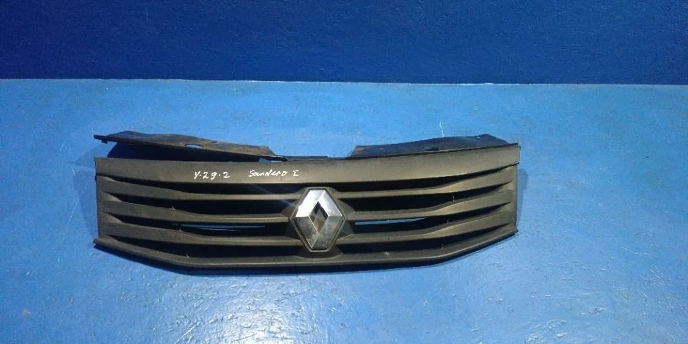 Решетка радиатора Renault Sandero I (2009—2014) BS12 8200798524   K7J710   UK28603