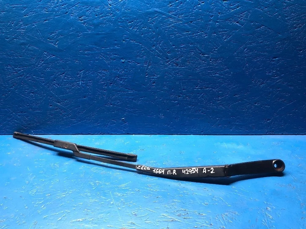 Поводок стеклоочистителя передний правый Kia Ceed ED (2006—2010) XWEFF242280001664 983211H000 Право Перед G4FC GAMMA