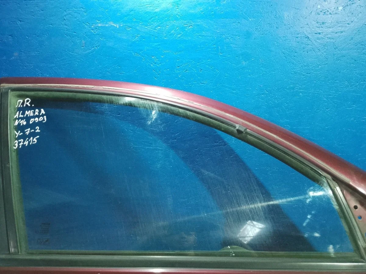 Стекло двери передней правой Nissan Almera N16 рестайлинг (2002—2006) N16 2 поколение 80300BM701 Право Перед
