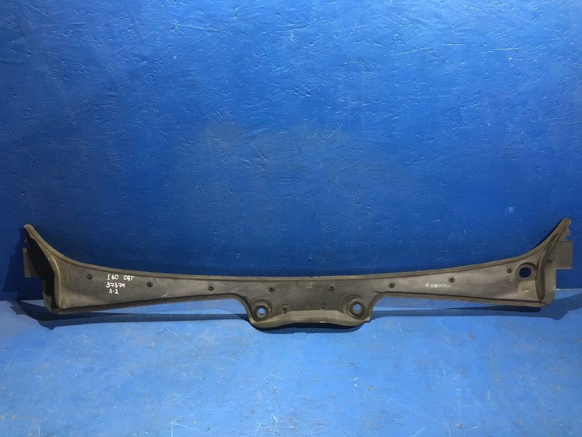 Жабо (планка под лобовое) BMW 5 серия E60/E61 (2002—2007) E60 E60N 51717027083