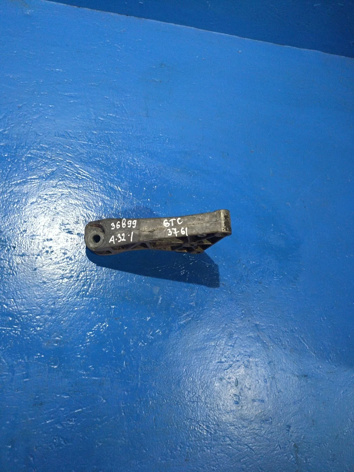 Кронштейн опоры двигателя Opel Astra GTC H (2004—2007) W0L0AHL0865093761 13174501   Z18XE