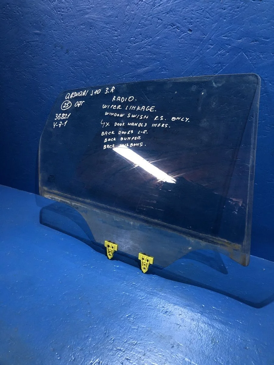 Стекло двери задней правой Nissan Qashqai I (2006—2010) J10 82300JD000 Право Зад
