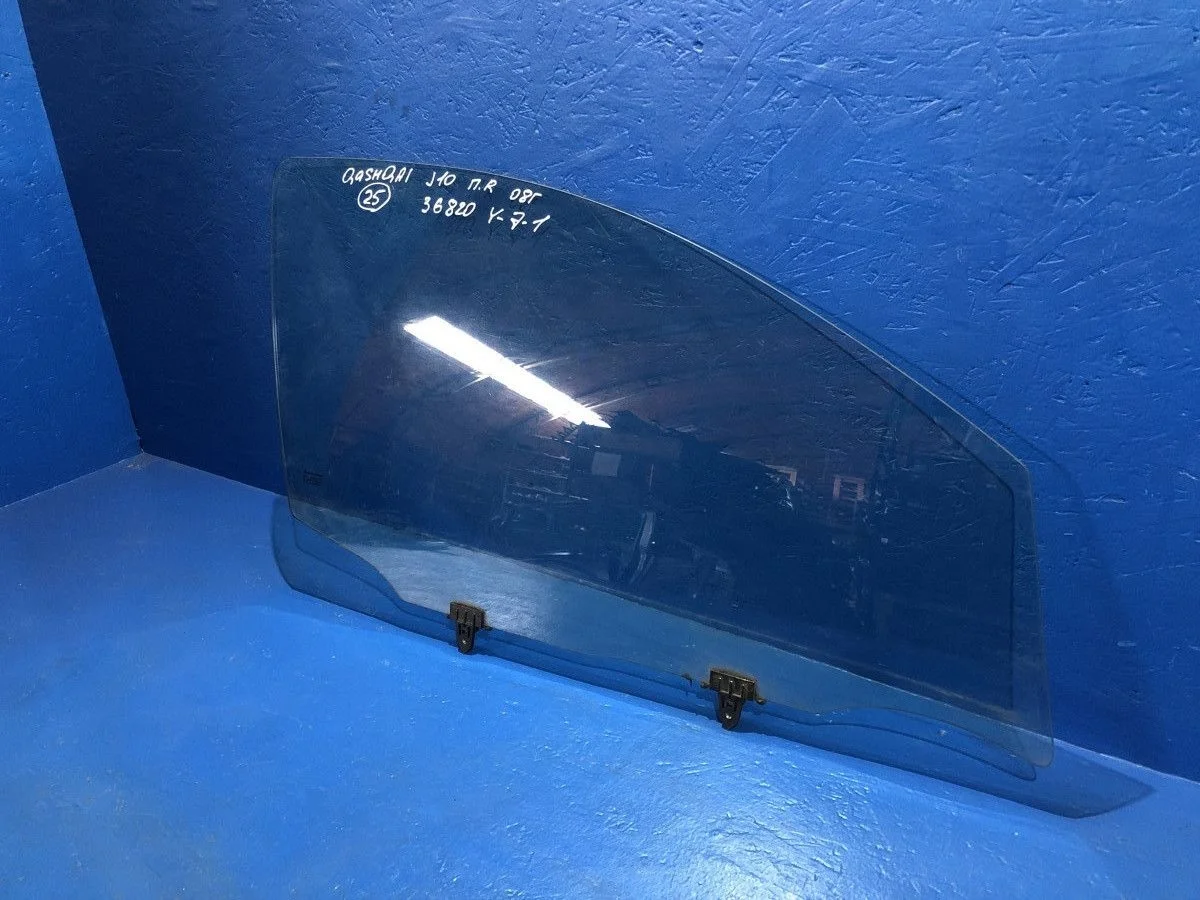 Стекло двери передней правой Nissan Qashqai I (2006—2010) J10 80300JD000 Право Перед