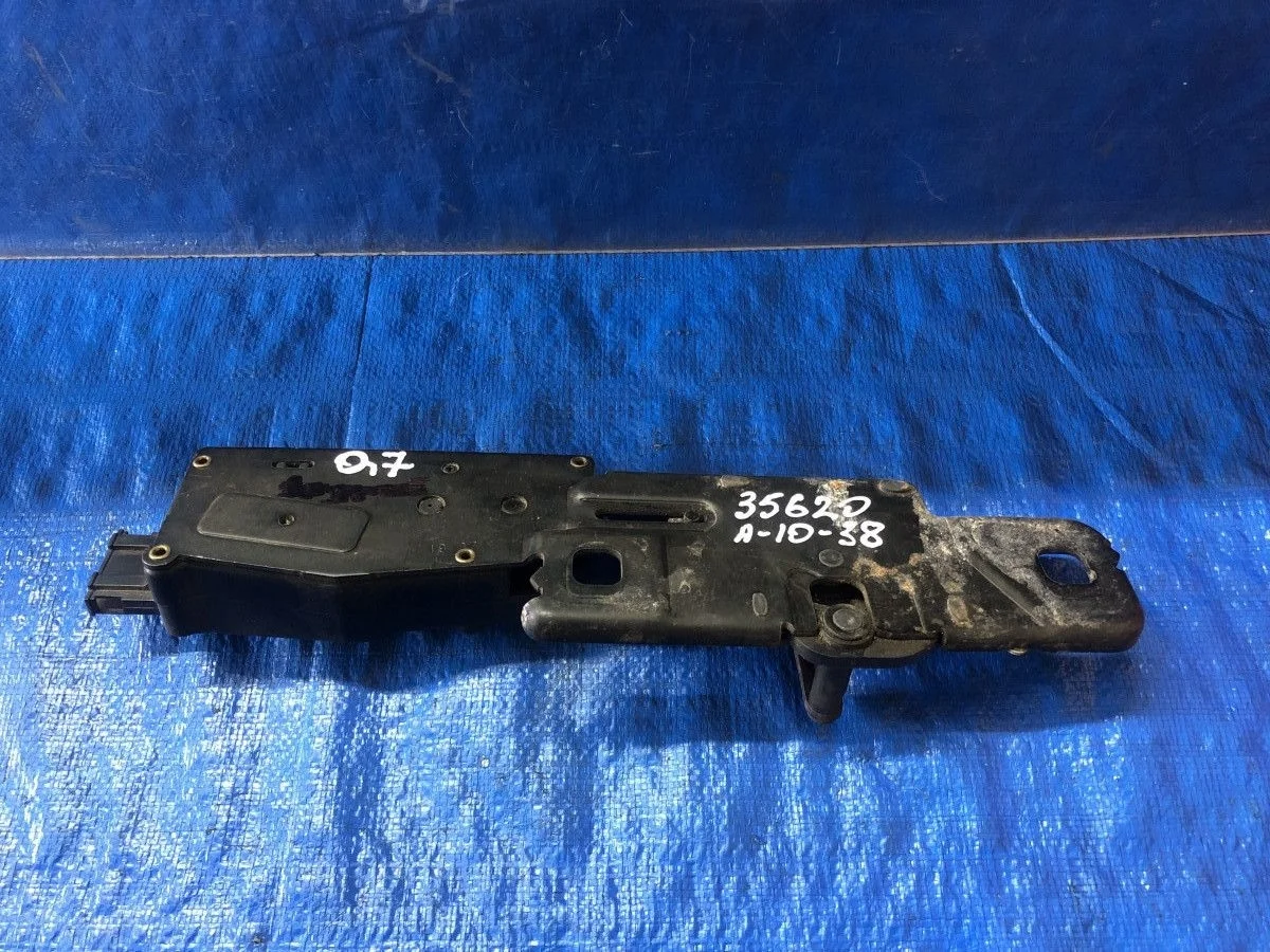 Замок багажника Audi Q7 4L (2005—2009) 4LB 4F9827383B  Зад CRCA CRC