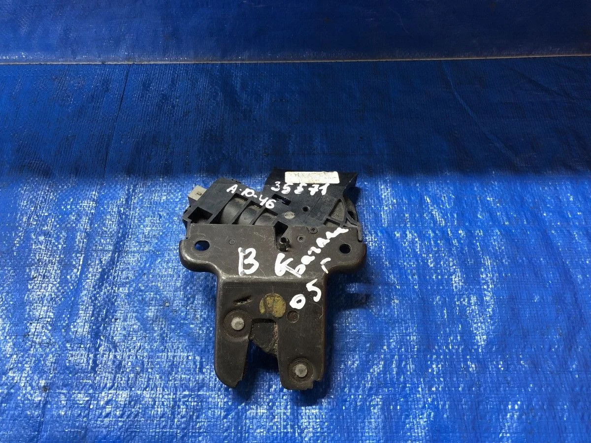 Замок багажника Volkswagen Passat B6 (2005—2010) 3C2 3C5 4E0827505C  Зад