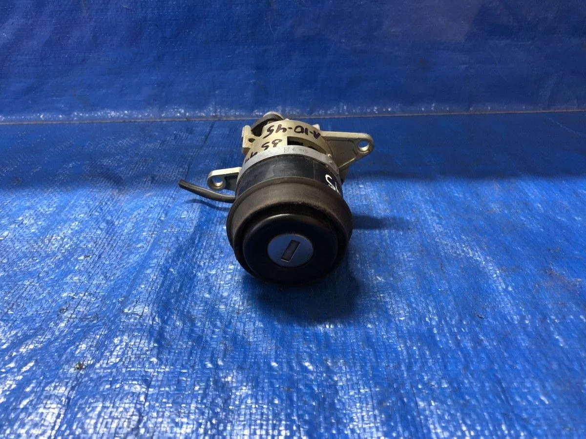 Кнопка открывания багажника Audi A6 C4 (1994—1997) 4A 4A2 4A5 45 4A5862055  Зад