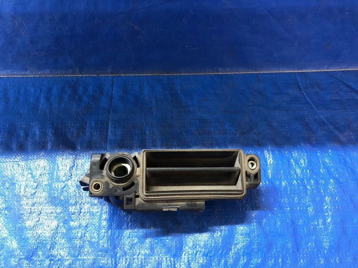 Кнопка открывания багажника Mercedes-Benz E-класс W211/S211 (2002—2006) W211 A2037500093  Зад M112 OM646 M271 OM647