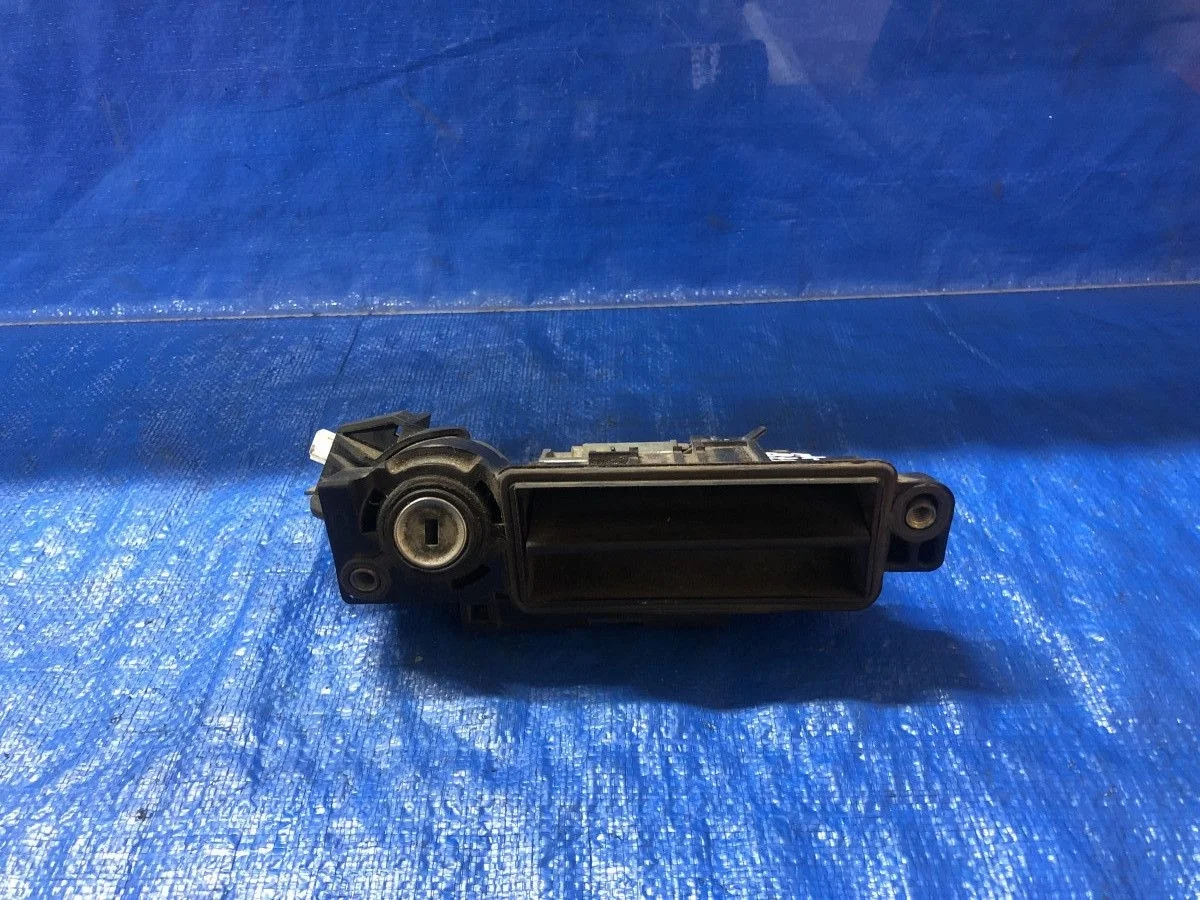 Кнопка открывания багажника Mercedes-Benz E-класс W211/S211 (2002—2006) W211 A2037500093  Зад M112 OM646 M271 OM647