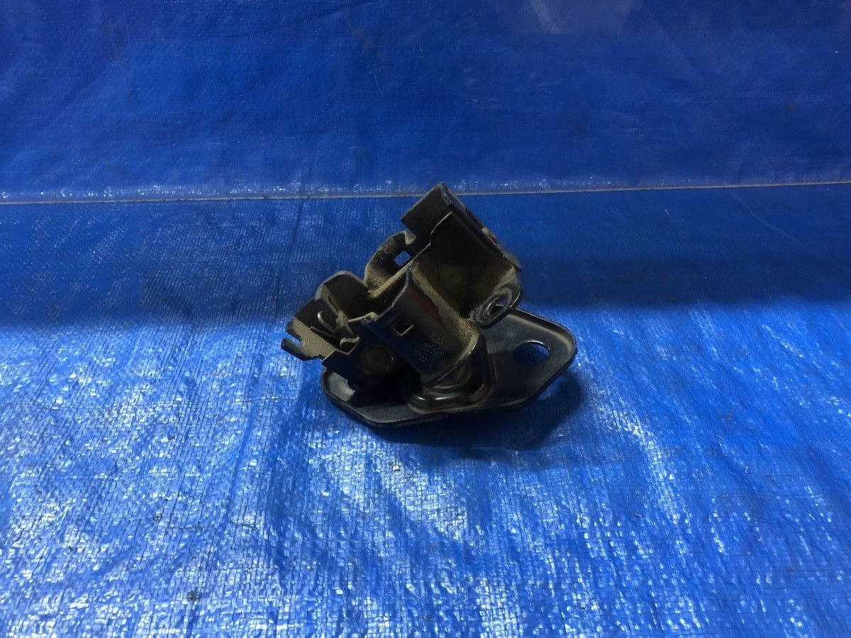 Замок капота Mercedes-Benz E-класс W211/S211 (2002—2006) W211 A2198800060,  A2198800160,  2198800160  Перед M112 OM646 M271 OM647