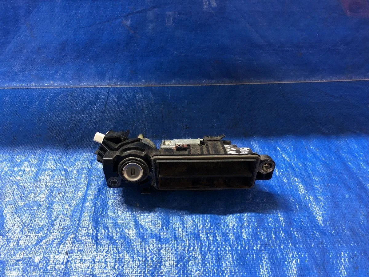 Кнопка открывания багажника Mercedes-Benz E-класс W211/S211 (2002—2006) W211 A2037500093  Зад M112 OM646 M271 OM647