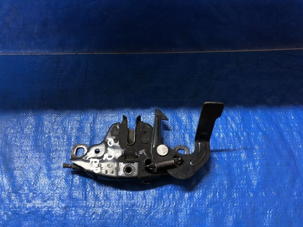 Замок капота Nissan Primera P12 (2001—2008) P12 65601AV600  Перед