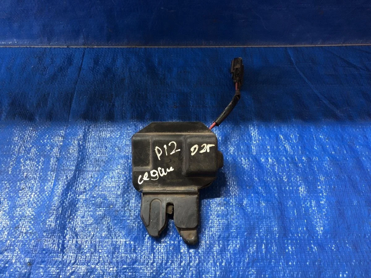 Замок багажника Nissan Primera P12 (2001—2008) P12 84630AV600  Зад