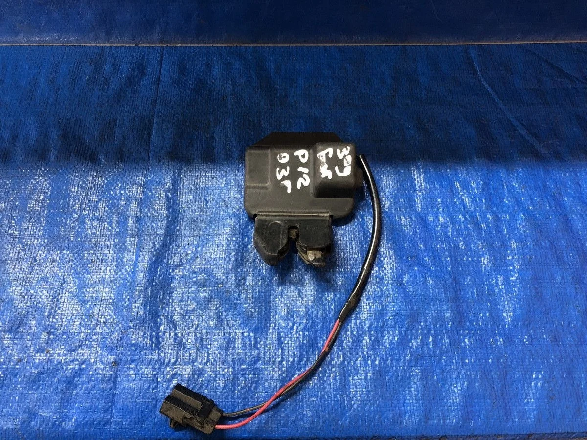 Замок багажника Nissan Primera P12 (2001—2008) P12 84630AV600  Зад