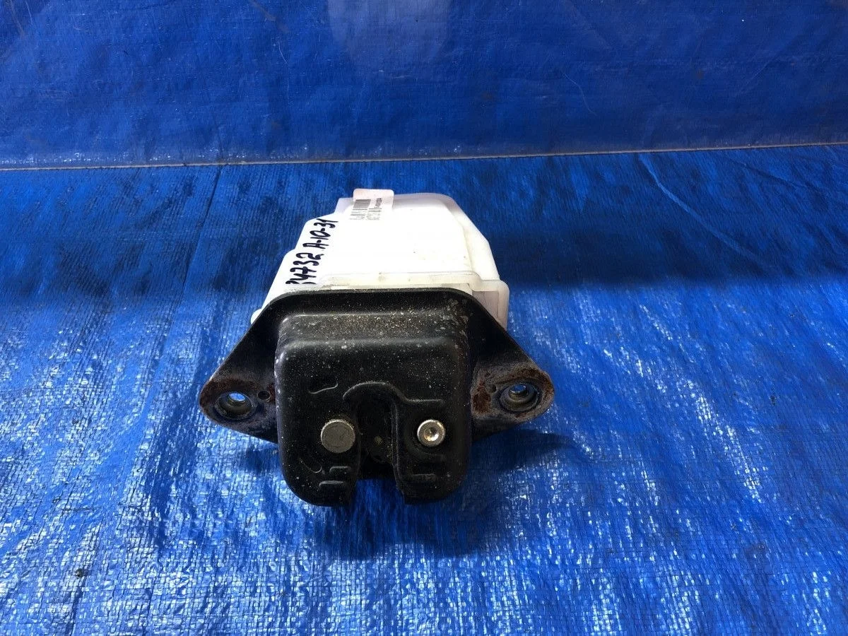 Замок багажника Honda CR-V III рестайлинг (2009—2012) RE RE5 3 поколение 74800SMGE01  Зад