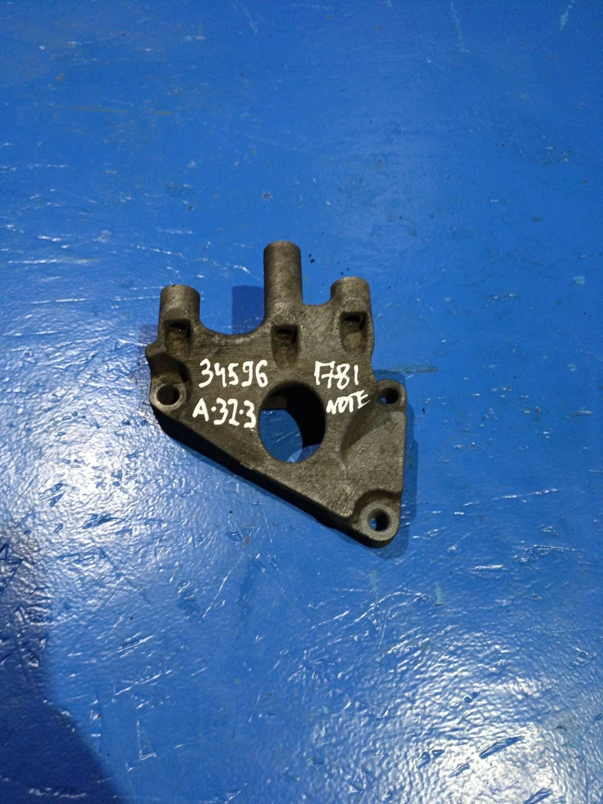 Кронштейн опоры двигателя Nissan Note E11 (2005—2009) E11 11231AX600   CR14DE CR12DE