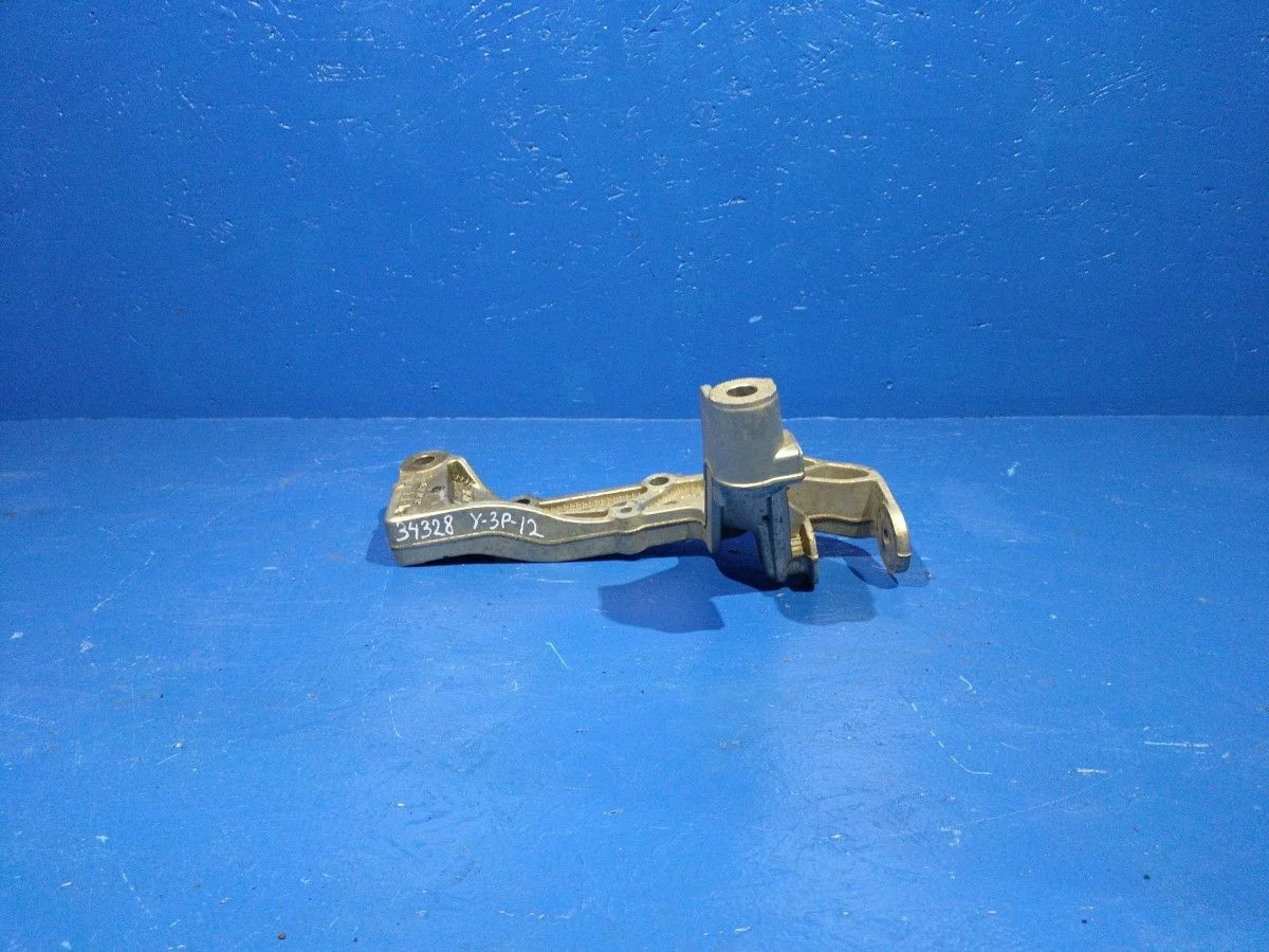 Кронштейн рычага подвески правый Skoda Octavia II (2004—2009) 1Z 1Z3 1K0199296F Право Перед