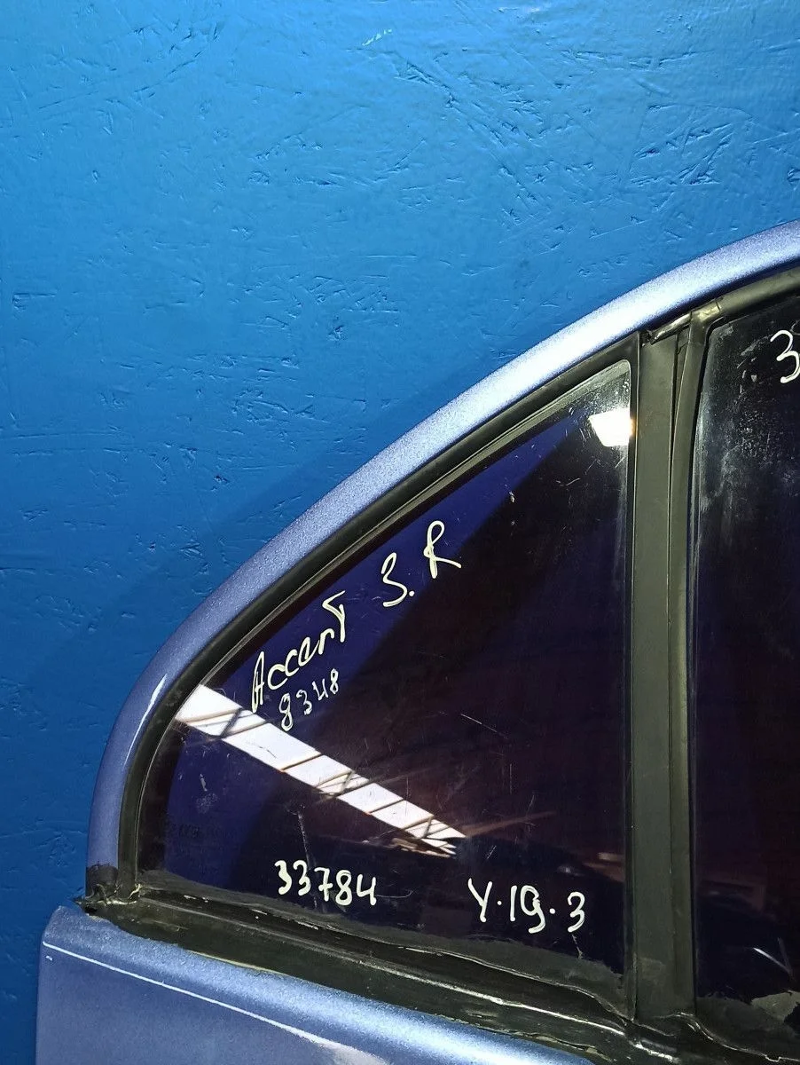 Стекло двери задней правой (форточка) Hyundai Accent II (1999—2012) X7MCF41GP5M048348 8357125010 Право Зад G4EC